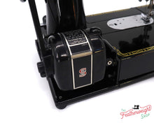 Load image into Gallery viewer, Singer Featherweight 222K 1957 - EM603***
