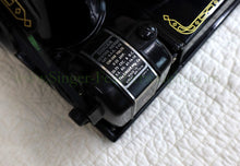 Load image into Gallery viewer, Singer Featherweight 222K Sewing Machine EK632**

