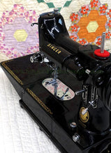 Load image into Gallery viewer, Singer Featherweight 222K Sewing Machine EK632**
