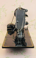Load image into Gallery viewer, Singer Featherweight 222K Sewing Machine EJ913***
