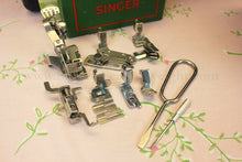 Load image into Gallery viewer, Singer Featherweight 222K Sewing Machine EM602***
