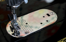 Load image into Gallery viewer, Singer Featherweight 222K Sewing Machine EK636***
