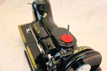 Load image into Gallery viewer, Singer Featherweight 222K Sewing Machine EM602***
