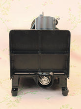Load image into Gallery viewer, Singer Featherweight 222K Sewing Machine EM6047**
