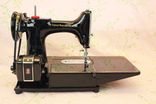 Load image into Gallery viewer, Singer Featherweight 222K Sewing Machine EM6047**
