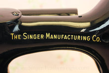 Load image into Gallery viewer, Singer Featherweight 222K Sewing Machine EM6047**
