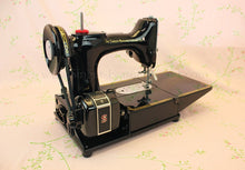 Load image into Gallery viewer, Singer Featherweight 222K Sewing Machine EM6047**
