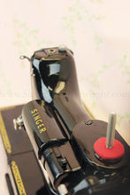 Load image into Gallery viewer, Singer Featherweight 222K Sewing Machine EM6047**
