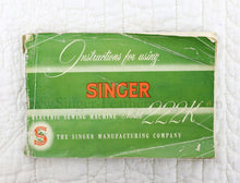 Load image into Gallery viewer, Singer Featherweight 222K Sewing Machine EL682***
