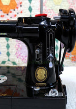 Load image into Gallery viewer, Singer Featherweight 222K Sewing Machine EM9611**
