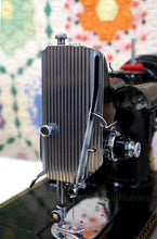 Load image into Gallery viewer, Singer Featherweight 222K Sewing Machine EM9611**
