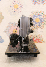 Load image into Gallery viewer, Singer Featherweight 222K Sewing Machine EM6028***
