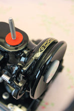 Load image into Gallery viewer, Singer Featherweight 222K Sewing Machine EM6046**
