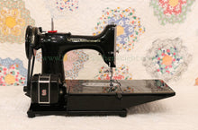 Load image into Gallery viewer, Singer Featherweight 222K Sewing Machine EJ617***
