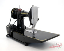 Load image into Gallery viewer, Singer Featherweight 222K 1957 - EM6031**
