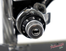Load image into Gallery viewer, Singer Featherweight 222K 1957 - EM6031**
