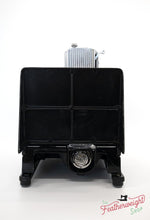 Load image into Gallery viewer, Singer Featherweight 222K 1957 - EM6031**
