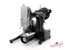 Load image into Gallery viewer, Singer Featherweight 222K 1957 - EM6031**
