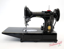 Load image into Gallery viewer, Singer Featherweight 222K Sewing Machine EM960***

