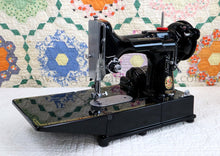 Load image into Gallery viewer, Singer Featherweight 222K Sewing Machine, RED "S" ER901***
