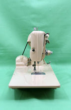 Load image into Gallery viewer, Singer Featherweight 221J Sewing Machine, TAN ES658***
