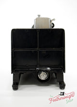 Load image into Gallery viewer, Singer Featherweight 222K Sewing Machine EM9618**
