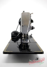 Load image into Gallery viewer, Singer Featherweight 222K Sewing Machine EK6340**
