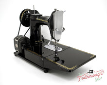 Load image into Gallery viewer, Singer Featherweight 222K Sewing Machine EK6340**
