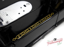 Load image into Gallery viewer, Singer Featherweight 222K Sewing Machine EK6340**
