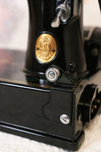Load image into Gallery viewer, Singer Featherweight 221 Sewing machine, 1935 AD945***

