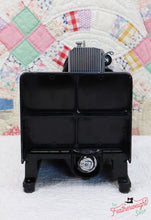 Load image into Gallery viewer, Singer Featherweight 222K Sewing Machine EL184***
