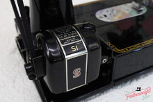 Load image into Gallery viewer, Singer Featherweight 222K Sewing Machine EL184***
