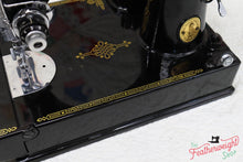 Load image into Gallery viewer, Singer Featherweight 221K Sewing Machine, French EF909***
