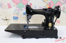 Load image into Gallery viewer, Singer Featherweight 222K Sewing Machine EK3212**
