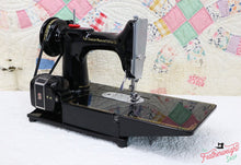 Load image into Gallery viewer, Singer Featherweight 222K Sewing Machine EK3212**
