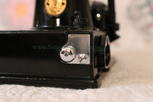 Load image into Gallery viewer, Singer Featherweight 221 Sewing machine, 1933 AD541***
