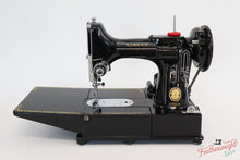 Load image into Gallery viewer, Singer Featherweight 222K Sewing Machine EP133***
