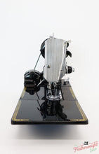 Load image into Gallery viewer, Singer Featherweight 222K Sewing Machine EP133***
