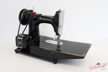 Load image into Gallery viewer, Singer Featherweight 222K Sewing Machine EP133***
