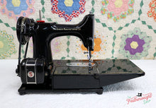 Load image into Gallery viewer, Singer Featherweight 222K Sewing Machine EK6362**
