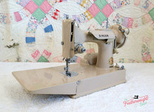 Load image into Gallery viewer, Singer Featherweight 221 Sewing Machine, TAN ES876***
