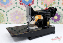 Load image into Gallery viewer, Singer Featherweight 222K Sewing Machine EN136***
