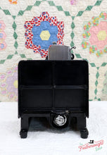Load image into Gallery viewer, Singer Featherweight 222K Sewing Machine EN136***
