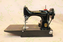 Load image into Gallery viewer, Singer Featherweight 221 Sewing machine, 1933 AD546***

