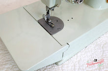 Load image into Gallery viewer, Singer Featherweight 221K Sewing Machine, WHITE EV942***
