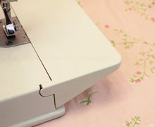 Load image into Gallery viewer, Singer Featherweight 221 Sewing Machine, WHITE FA128***
