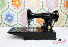 Load image into Gallery viewer, Singer Featherweight 222K Sewing Machine EK62883*
