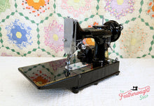 Load image into Gallery viewer, Singer Featherweight 222K Sewing Machine EK62883*
