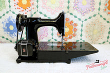 Load image into Gallery viewer, Singer Featherweight 222K Sewing Machine EK62883*
