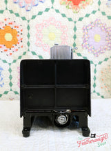 Load image into Gallery viewer, Singer Featherweight 222K Sewing Machine EK62883*
